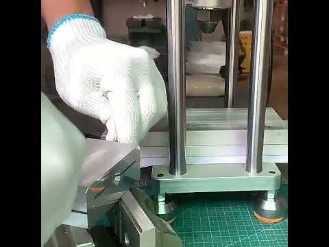 Desktop Vertical Plastic Injection Molding Machine 50g, USB Plug Molding